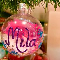 Load image into Gallery viewer, Pink Feather Shatterproof 80mm Santas little painters