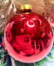 Load image into Gallery viewer, 80mm Red Glass Bauble Santas little painters