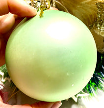 Load image into Gallery viewer, 80mm Green Santa Santas little painters