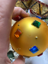 Load image into Gallery viewer, Gold Jewels 80mm Santas little painters