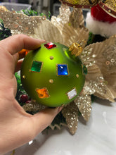 Load image into Gallery viewer, Green jewels 80mm Santas little painters