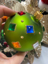 Load image into Gallery viewer, Green jewels 80mm Santas little painters