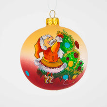 Load image into Gallery viewer, Santa decorationg his tree Santas little painters