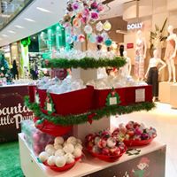 Display Santas little painters