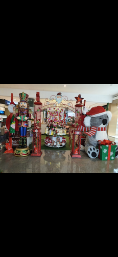 An Aussie Christmas Santas little painters
