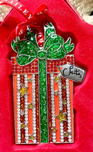 Load image into Gallery viewer, Present Hanging Santas little painters
