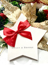 Load image into Gallery viewer, Present Hanging Santas little painters
