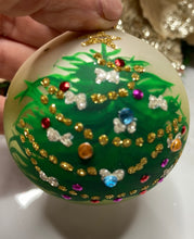 Load image into Gallery viewer, 60mm green decorated tree Santas little painters
