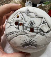 Load image into Gallery viewer, Soldiers in Snow 100mm Santas little painters
