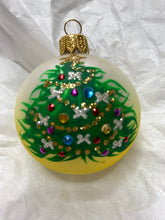 Load image into Gallery viewer, 60mm yellow decorated tree Santas little painters

