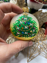 Load image into Gallery viewer, 60mm yellow decorated tree Santas little painters
