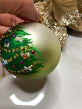 Load image into Gallery viewer, 60mm green decorated tree Santas little painters
