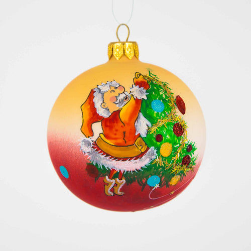 Santa decorationg his tree Santas little painters